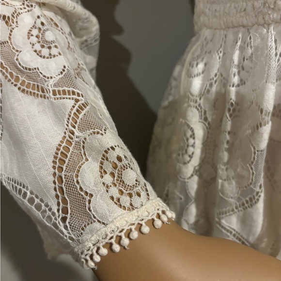 Off-the-shoulder Lace mini with ruched bodice - Picture 5 of 5